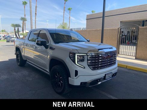Used 2022 GMC Sierra 1500 Denali w/ Denali Reserve Package AWD/4WD image 3