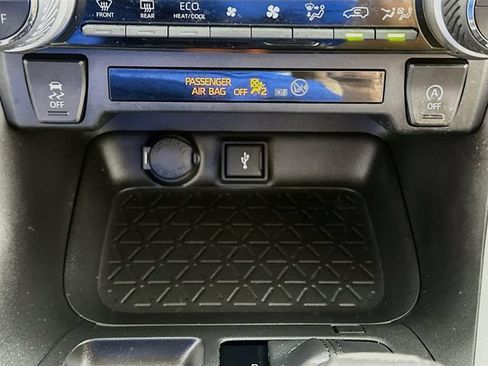 Used 2022 Toyota RAV4 XLE Premium FWD image 18