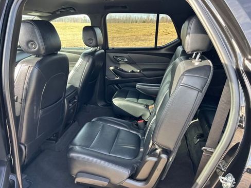 Used 2023 Chevrolet Traverse LT image 11