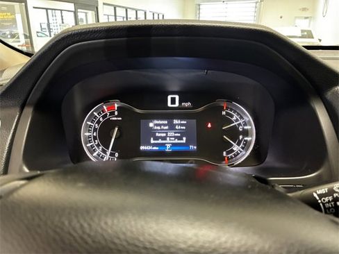 Used 2018 Honda Pilot Touring image 17