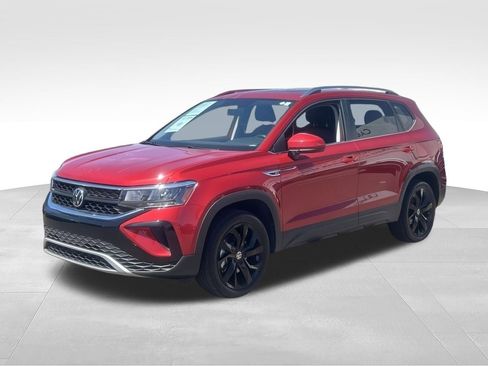 Certified 2022 Volkswagen Taos SE w/ Panoramic Sunroof Package FWD image 1