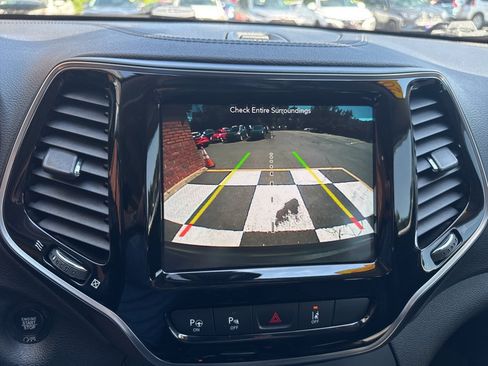 Used 2019 Jeep Cherokee Limited w/ Luxury Group AWD/4WD image 24