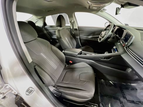 Used 2022 Hyundai Elantra Blue FWD image 26