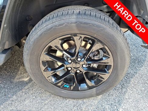 Used 2023 Jeep Wrangler Unlimited Sahara AWD/4WD image 7