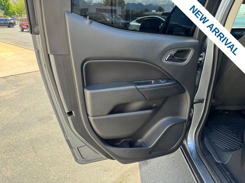 Used 2022 Chevrolet Colorado LT w/ LT Convenience Package AWD/4WD image 15