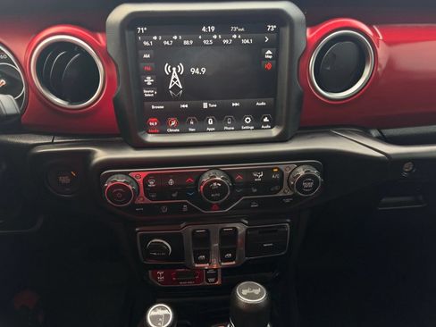 Used 2023 Jeep Wrangler Rubicon w/ Cold Weather Group AWD/4WD image 18