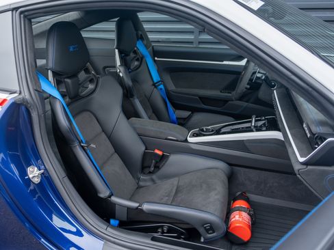 Certified 2024 Porsche 911 Dakar image 46