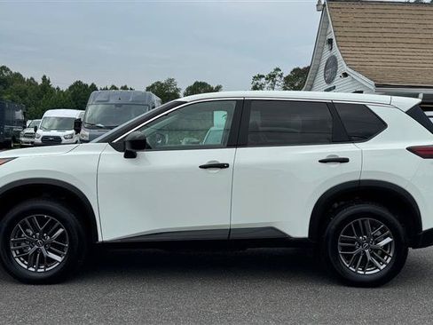 Used 2023 Nissan Rogue S AWD/4WD image 10