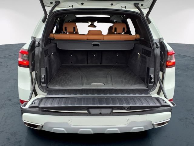 Used 2023 BMW X5 xDrive40i w/ Premium Package AWD/4WD image 11