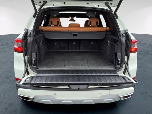 Used 2023 BMW X5 xDrive40i w/ Premium Package AWD/4WD image 11
