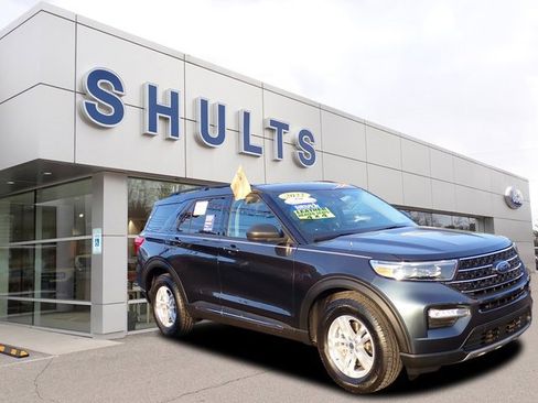 Certified 2022 Ford Explorer XLT w/ Equipment Group 202A image 3