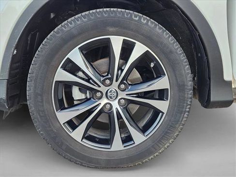 Used 2015 Toyota RAV4 Limited image 23