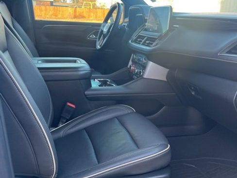 Used 2023 GMC Yukon XL SLT w/ SLT Premium Package image 10