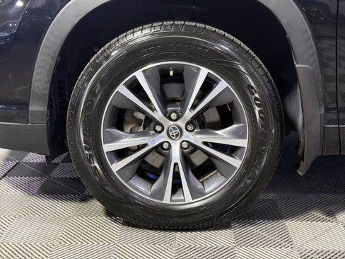Used 2016 Toyota Highlander XLE AWD/4WD image 16