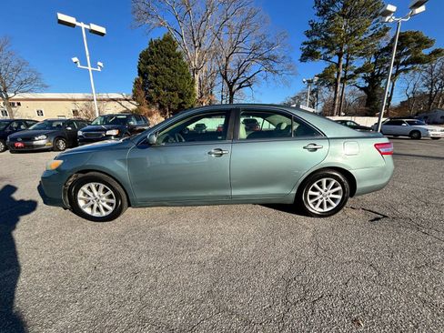 Used 2011 Toyota Camry XLE w/ XLE Extra-Value Pkg #1 image 2