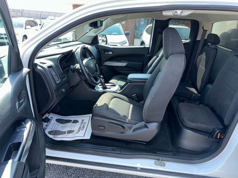 Used 2022 Chevrolet Colorado LT w/ Safety Package RWD image 19