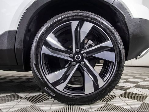 Used 2025 Volvo XC40 B5 Plus image 43