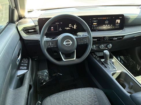 Used 2025 Nissan Kicks SV FWD image 18