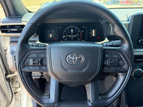 Used 2025 Toyota Tacoma SR5 AWD/4WD image 9