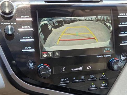 Used 2019 Toyota Camry XLE FWD image 12