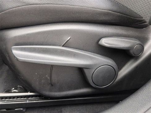 Certified 2025 Jeep Compass Latitude image 13