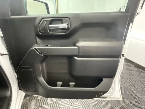 Used 2023 Chevrolet Silverado 1500 Custom image 12