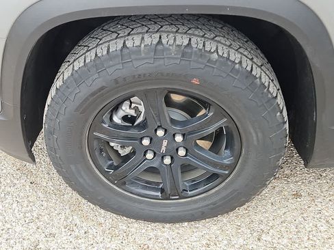 Used 2023 GMC Acadia AT4 w/ Technology Package AWD/4WD image 12