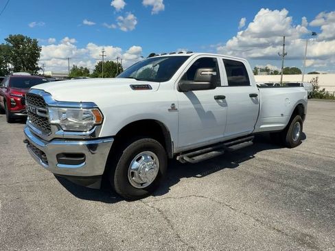 Used 2024 RAM 3500 Tradesman w/ Chrome Appearance Group AWD/4WD image 4