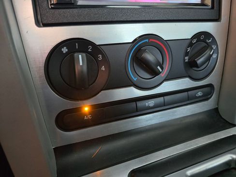 Used 2009 Ford Mustang V6 image 25