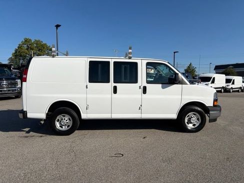 Used 2022 Chevrolet Express 2500 w/ Driver Convenience Package RWD image 2