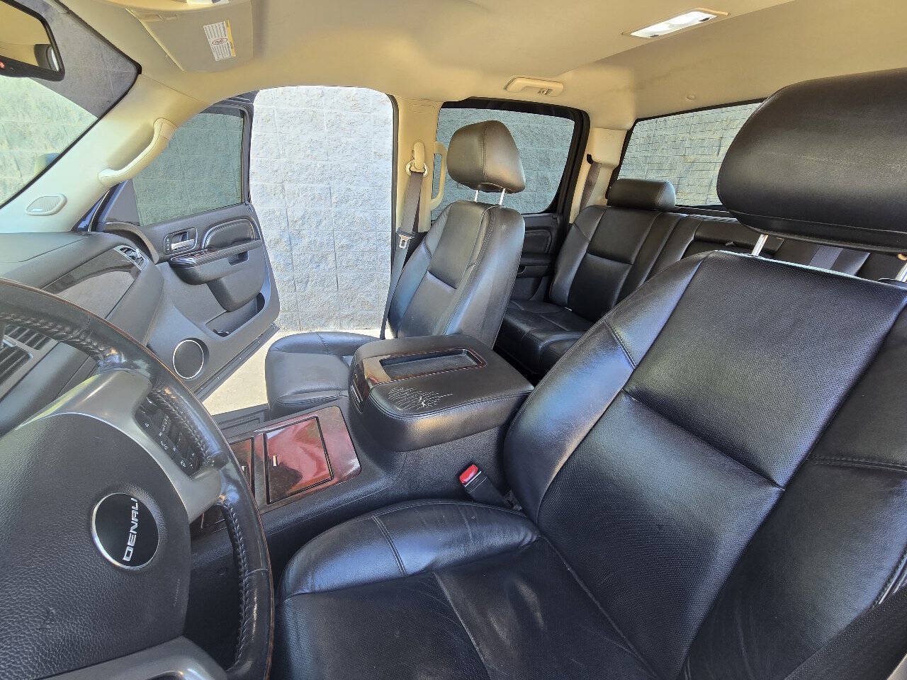 Used 2012 GMC Sierra 2500 Denali w/ Suspension Package, Off-Road AWD/4WD image 11