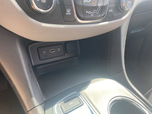 Used 2019 Chevrolet Equinox LS w/ LS Convenience Package AWD/4WD image 15