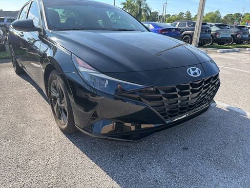 Used 2023 Hyundai Elantra SEL image 3