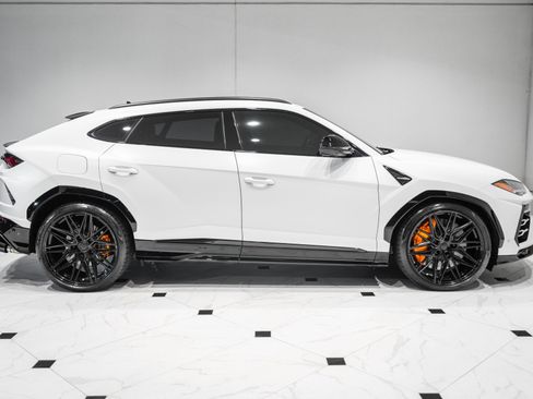 Used 2020 Lamborghini Urus image 6