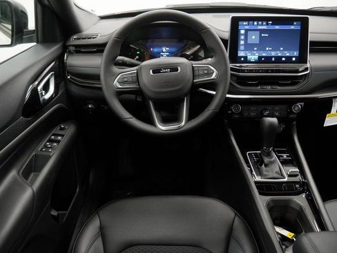 New 2026 Jeep Compass Latitude image 18