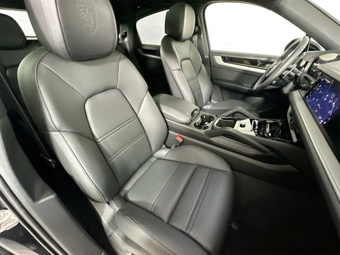 Certified 2025 Porsche Cayenne S image 28