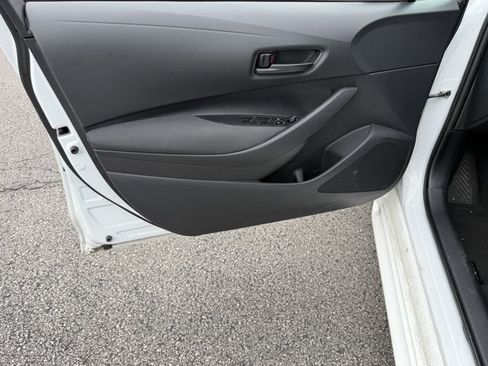 Used 2025 Toyota Corolla LE FWD image 12