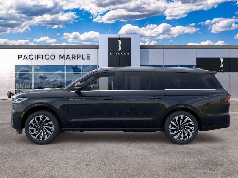 New 2026 Lincoln Navigator L Black Label AWD/4WD image 3