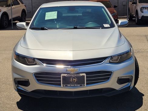 Used 2018 Chevrolet Malibu LT FWD image 2