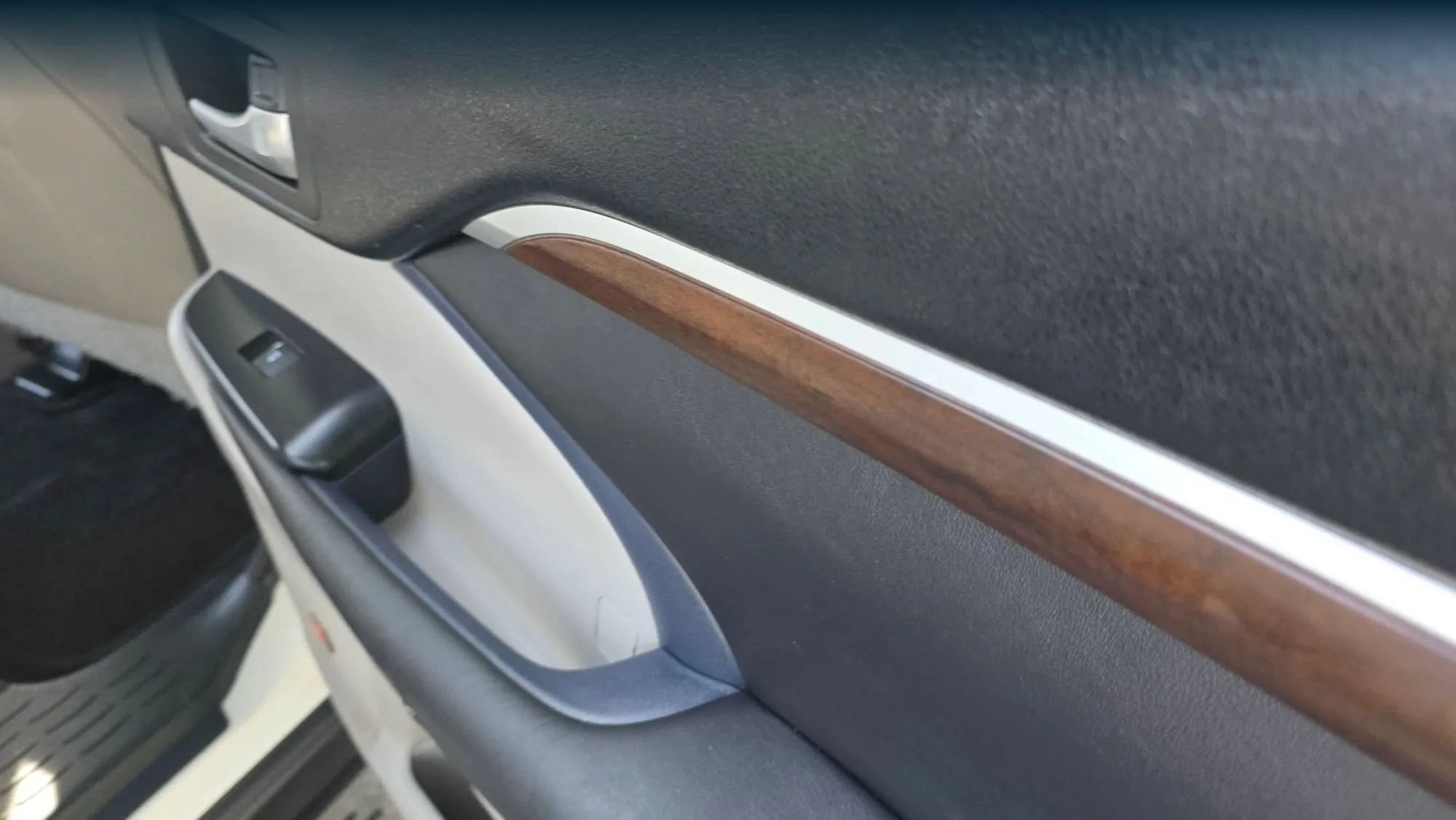 Used 2016 Toyota Highlander Limited FWD image 37