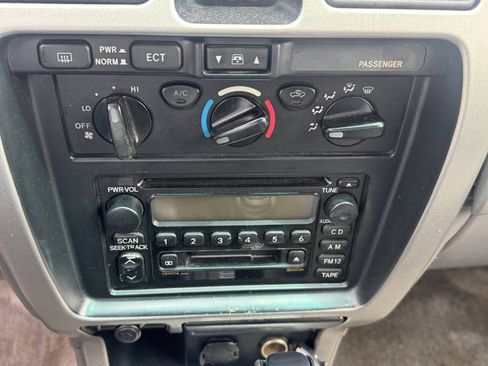 Used 2002 Toyota 4Runner SR5 AWD/4WD image 24