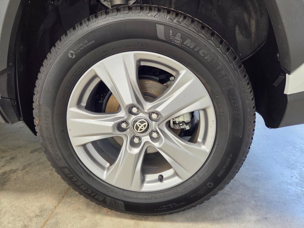 Used 2024 Toyota RAV4 XLE w/ Convenience Package AWD/4WD image 11