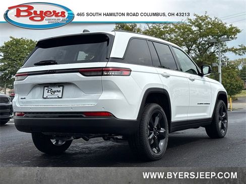 New 2025 Jeep Grand Cherokee Altitude image 8