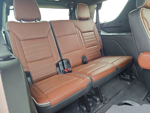 Used 2023 GMC Yukon Denali Ultimate AWD/4WD image 12