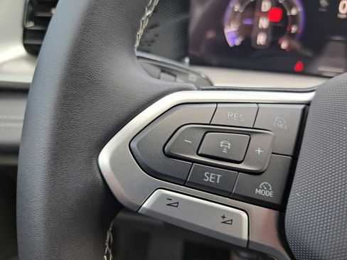 New 2025 Volkswagen Tiguan SE image 14