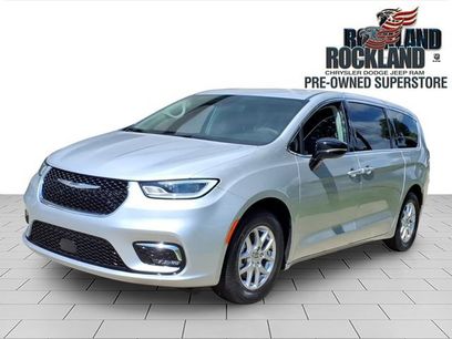 Used 2024 Chrysler Pacifica Touring-L