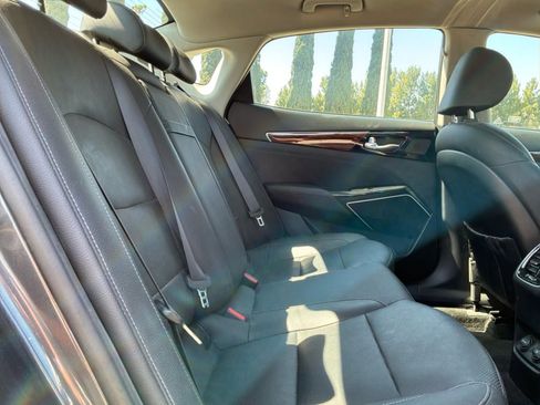 Used 2017 Kia Cadenza Premium w/ Luxury Package FWD image 18
