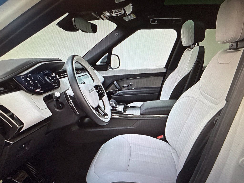 Used 2025 Land Rover Range Rover Sport Dynamic SE AWD/4WD image 3