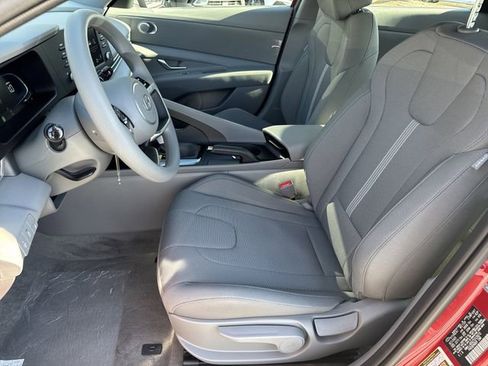 New 2026 Hyundai Elantra SE image 9