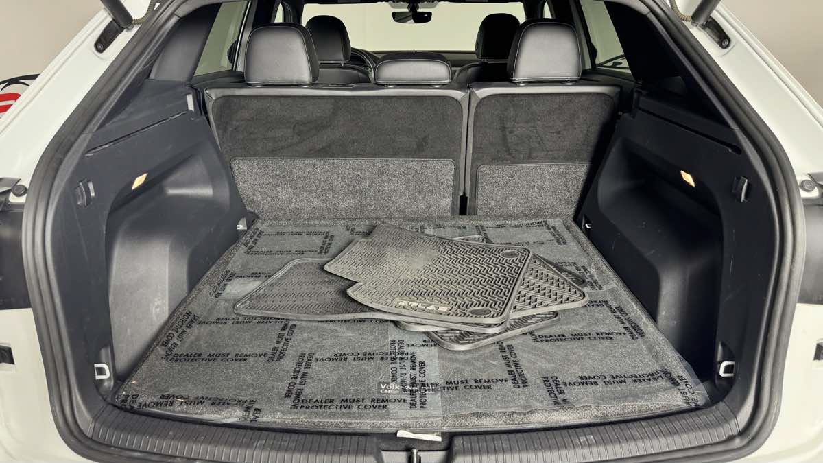 Used 2021 Volkswagen Atlas Cross Sport SE FWD image 34